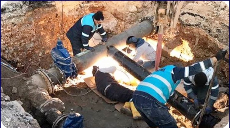 &Ouml;zdemirbey Caddesi&rsquo;nde eskiyen borular yenileniyor