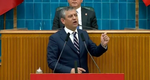 &Ouml;zg&uuml;r &Ouml;zel'den AKP'lilere &ccedil;ağrı...