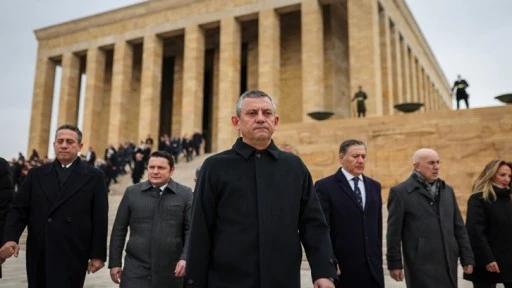 Özgür Özel, Anıtkabir Özel Defteri'ne yazdı: Darbeyi püskürttük!