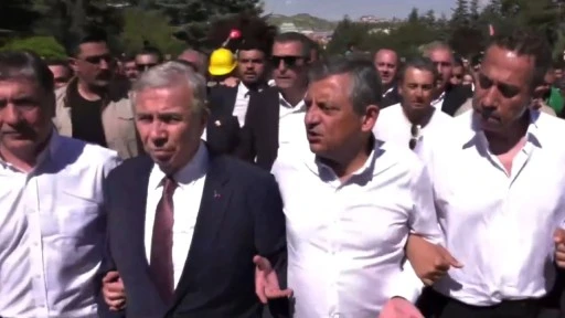 &Ouml;zg&uuml;r &Ouml;zel: Beni seven arkamdan gelsin Anıtkabir'e y&uuml;r&uuml;yoruz...