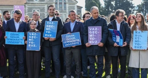 &Ouml;zg&uuml;r &Ouml;zel, Boğazi&ccedil;i &Uuml;niversitesi'nde akademisyenlerin n&ouml;betine destek verdi!