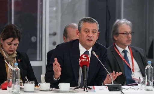 &Ouml;zg&uuml;r &Ouml;zel, Br&uuml;ksel'de konuştu: İngiliz İş&ccedil;i Partisi Erdoğan ile dayanışma g&ouml;steriyor!