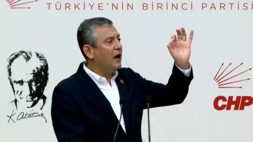 &Ouml;zg&uuml;r &Ouml;zel: Bundan sonra gecesiyle g&uuml;nd&uuml;z&uuml;yle genel merkezdeyiz...