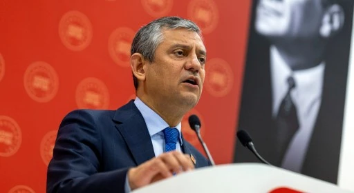 &Ouml;zg&uuml;r &Ouml;zel: CHP bug&uuml;nden itibaren savunmadan h&uuml;cuma ge&ccedil;iyor!