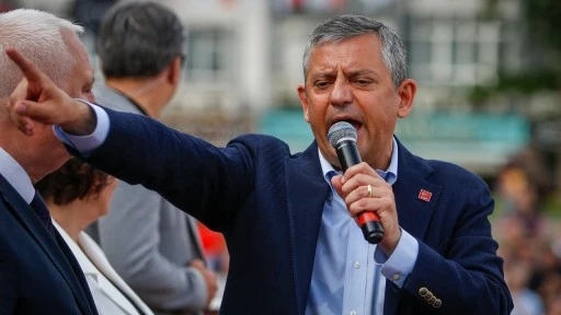 &Ouml;zg&uuml;r &Ouml;zel: CHP'ye &ccedil;&ouml;kmeye &ccedil;alışanlar bilsin, bu millete diz &ccedil;&ouml;kt&uuml;remezsiniz!