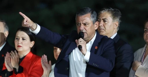 &Ouml;zg&uuml;r &Ouml;zel: Darbeye asla teslim olmayacağız!