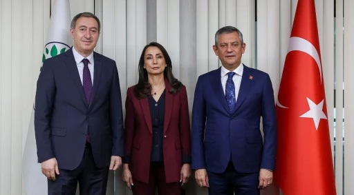 &Ouml;zg&uuml;r &Ouml;zel'den DEM Parti'ye ziyaret sonrası Numan Kurtulmuş'a &ccedil;ağrı