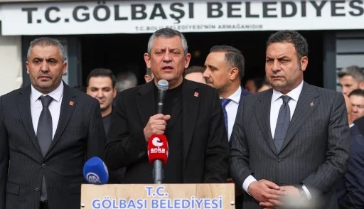 &Ouml;zg&uuml;r &Ouml;zel'den Erdoğan'a 'deprem turisti' yanıtı: Allah'tan da korkmuyor sizden de utanmıyor!