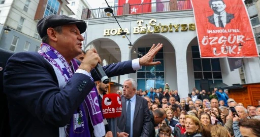&Ouml;zg&uuml;r &Ouml;zel'den, Erdoğan'a: Sen bizde 2 kuruş bulamadın, biz senin Bakanında 2 milyar lirayı ispatladık!