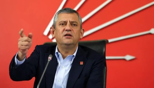 Özgür Özel'den gazetecilere operasyona tepki: Korkağa karşı cesur olan kazanır!