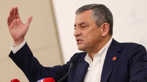 &Ouml;zg&uuml;r &Ouml;zel'den İsmail Arı tepkisi: Gazetecilik su&ccedil; değildir!