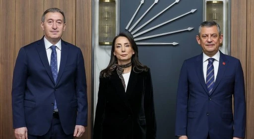 &Ouml;zg&uuml;r &Ouml;zel'den MHP'li Feti Yıldız'a 'canlı yayın' yanıtı