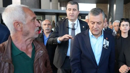 Özgür Özel’e saldıran Selçuk Tengioğlu’nun duruşması ertelendi: ‘Aptallıktı, pişmanım, ailesinden özür diliyorum.”