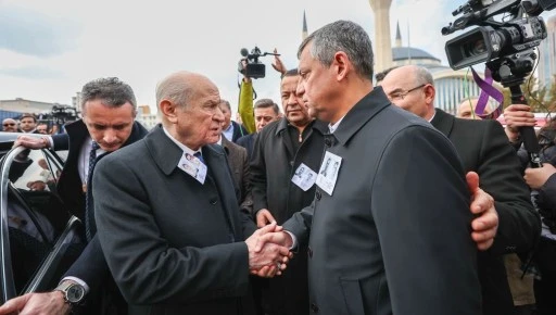 &Ouml;zg&uuml;r &Ouml;zel ile Bah&ccedil;eli şehit cenazesinde bir araya geldi