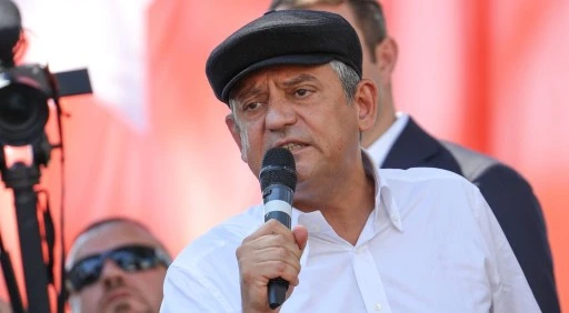 &Ouml;zg&uuml;r &Ouml;zel İzmir'de: Bizim adımız Tatar Ramazan, biz bu oyunu bozarız!