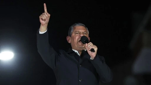 Özgür Özel: Kış biter, yaz gelir. Kurt yediği ayazı unutmaz!