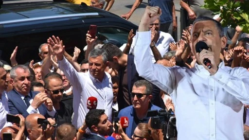 &Ouml;zg&uuml;r &Ouml;zel Niğde'de Erdoğan'a seslendi: Cesaretin varsa &ccedil;ık karşımıza