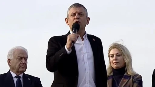 &Ouml;zg&uuml;r &Ouml;zel: Salon adamı Tayyip Bey Yalova Meydanı&rsquo;nı g&ouml;r&uuml;yor musun?