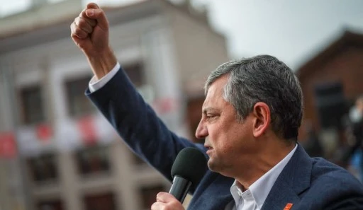 &Ouml;zg&uuml;r &Ouml;zel, Silivri'de Erdoğan'a seslendi: Hadi gel bir Kasımpaşalılık yap!