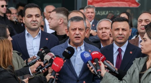 Özgür Özel: Trump'tan meşruiyet dilenenlere bizim meşruiyet kazandırmamızı kimse beklemesin!