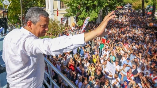 &Ouml;zg&uuml;r &Ouml;zel: Yeni bir d&ouml;nem, yeni bir iktidar gelecek!