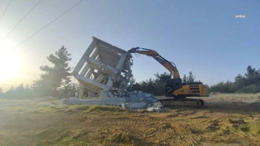 Pamukkale'de AKP döneminde yapımına başlanan kaçak yapı CHP’li belediye tarafından yıkıldı