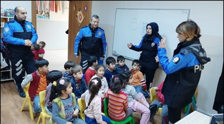 Polis okullarda bilgilendirme yaptı