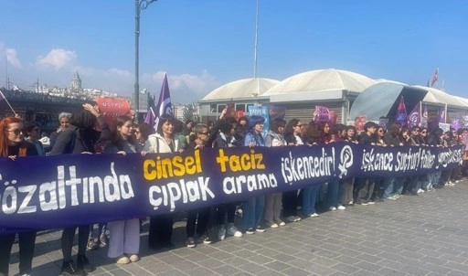 Polis yürüyüşe izin vermedi: Kadınlardan 'gözaltında çıplak arama' protestosu