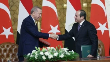Erdoğan ‘katil’ dediği Sisi’ye bu kez ‘kardeşim’ dedi!