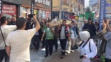 Rize'de çay fiyatını protesto eden esnaf kepenk kapattı!