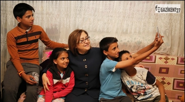 Şahin, &ccedil;at kapı girdiği eve konuk oldu