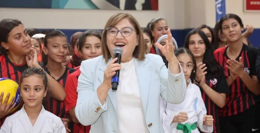 Şahin'den yaz okullarına ziyaret 
