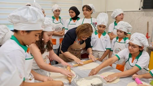 Şahin, GASMEK'te öğrencilerle bir araya geldi
