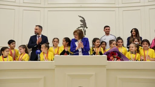 Şahin, şampiyon sporcularla bir araya geldi