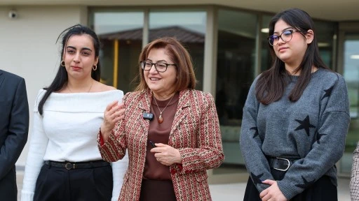 Şahin, &uuml;niversite &ouml;ğrencilerine m&uuml;jdeyi paylaştı