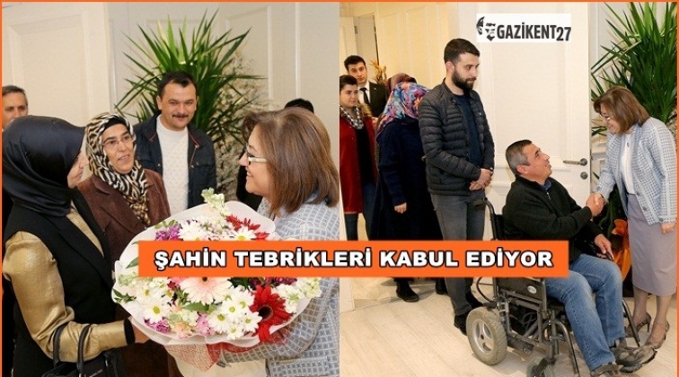 Şahin, vatandaşların tebriklerini kabul ediyor