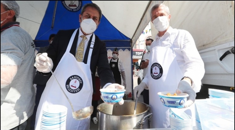 Şahinbey aşure geleneğini s&uuml;rd&uuml;r&uuml;yor...