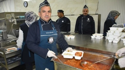 Şahinbey Belediyesi Gazze’deki mazlumlara yemek ulaştırıyor