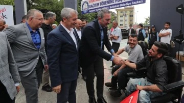 Şahinbey Belediyesi tekerlekli sandalye hediye etti