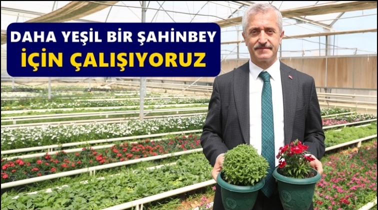 Şahinbey, &ccedil;i&ccedil;ek &uuml;retmeye devam ediyor...