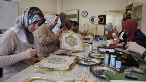 Şahinbey'de kadınlar &uuml;retmeye devam ediyor...