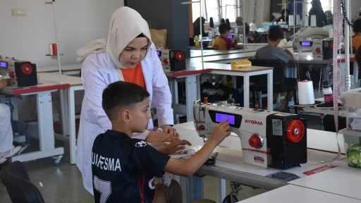 Şahinbey'den "Minik Terziler Dikiş At&ouml;lyesi"