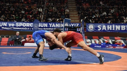 Şahinbey ev sahipliğinde Türkiye Güreş Şampiyonası başladı