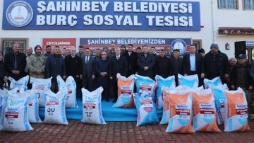 Şahinbey, hayvan yemi dağıtımını sürdürüyor