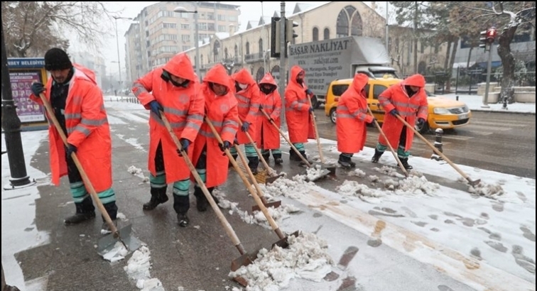 Şahinbey'de kar küreme çalışmaları...