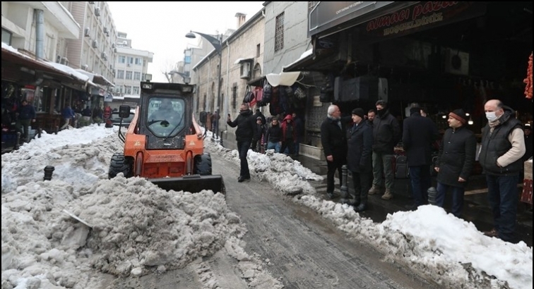 Şahinbey'de yol açma ve kar temizleme çalışmaları