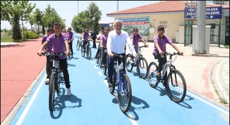 Şahinbey'den başarılı öğrencilere 40 bin bisiklet