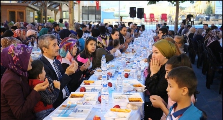 Şahinbey'den g&uuml;nl&uuml;k 10 bin kişiye iftar