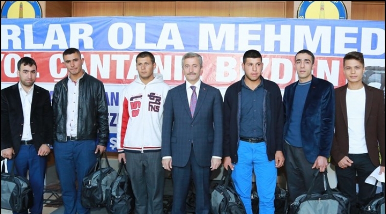 Şahinbey'den Mehmet&ccedil;iğe asker &ccedil;antası