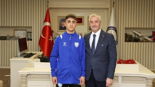 Şahinbeyli g&uuml;reş&ccedil;iler T&uuml;rkiye Şampiyonu oldu
